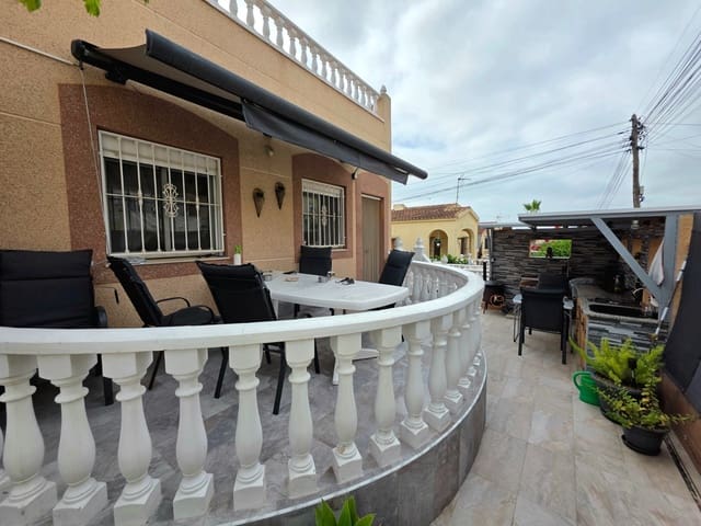 5 makuuhuone Huvila myytävänä paikassa La Marina, Elche / Elx mukana uima-altaan - 338 000 € (Ref: 9883404)