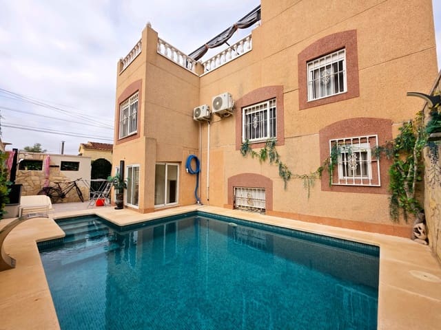 5 makuuhuone Huvila myytävänä paikassa La Marina, Elche / Elx mukana uima-altaan - 338 000 € (Ref: 9883404)
