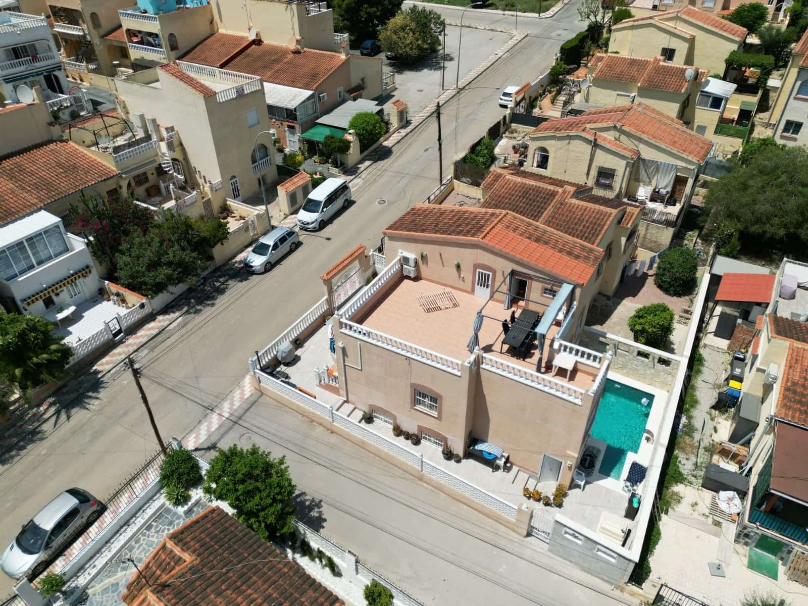 5 bedroom Villa for sale in La Marina with pool - € 338,000 (Ref: 9883404)