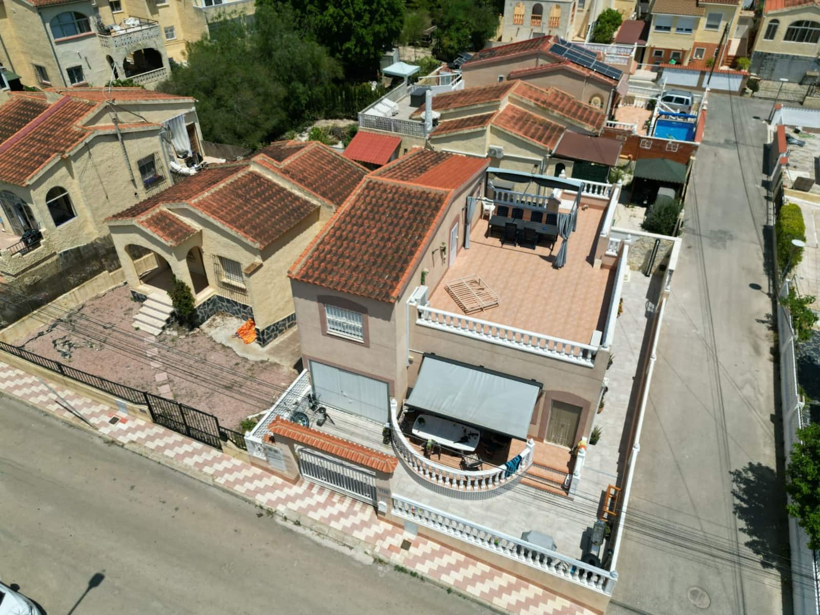 5 bedroom Villa for sale in La Marina with pool - € 338,000 (Ref: 9883404)