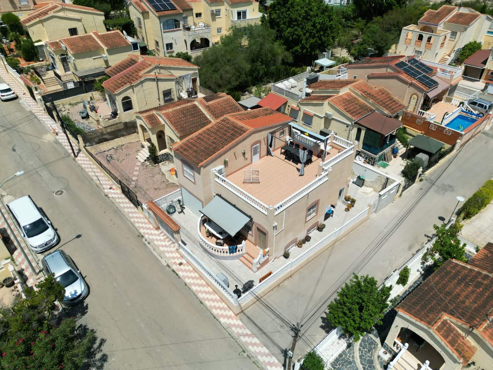 5 bedroom Villa for sale in La Marina with pool - € 338,000 (Ref: 9883404)