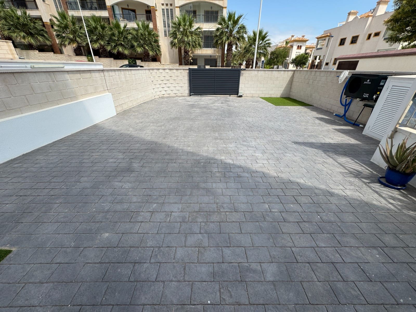 Apartamento de 3 habitaciones en Guardamar del Segura en venta con piscina - 399.000 € (Ref: 9891110)