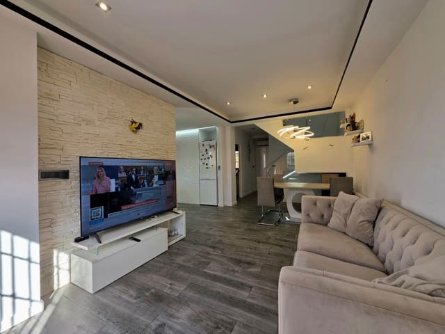 4 slaapkamer Villa te koop in Parque Acuático - Sector 25, Torrevieja met zwembad - € 299.000 (Ref: 9909784)