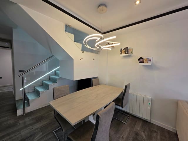4 slaapkamer Villa te koop in Parque Acuático - Sector 25, Torrevieja met zwembad - € 299.000 (Ref: 9909784)