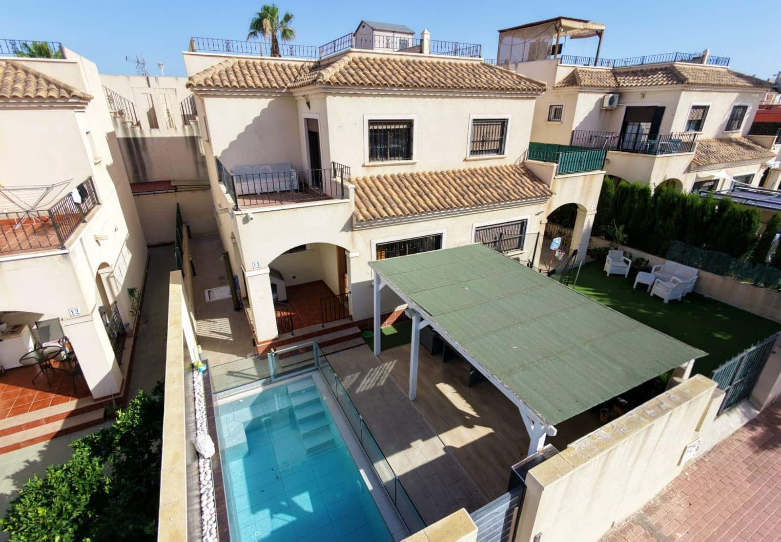 4 slaapkamer Villa te koop in Torrevieja met zwembad - € 299.000 (Ref: 9909784)