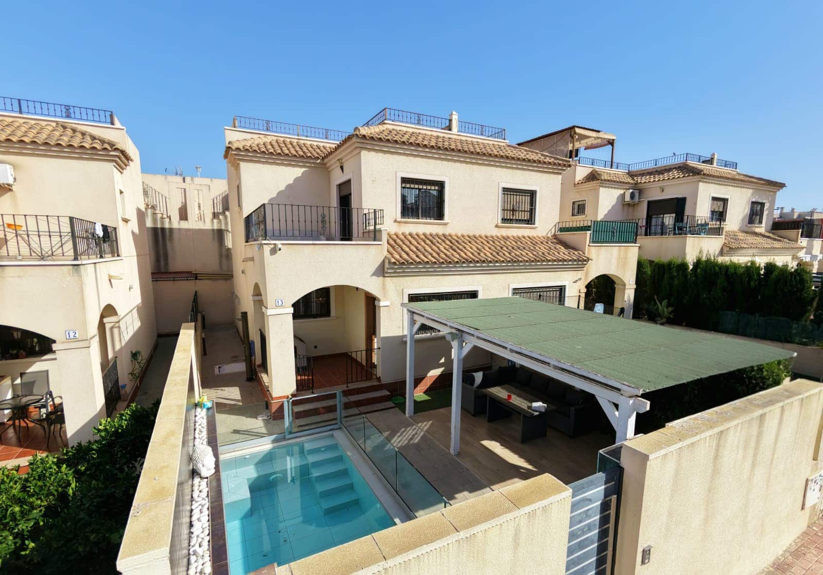 4 slaapkamer Villa te koop in Torrevieja met zwembad - € 299.000 (Ref: 9909784)