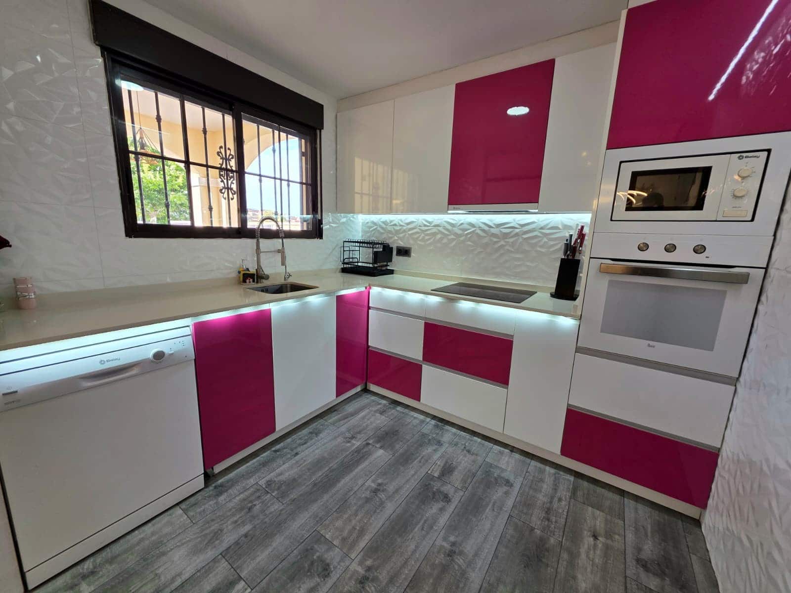 4 slaapkamer Villa te koop in Torrevieja met zwembad - € 299.000 (Ref: 9909784)