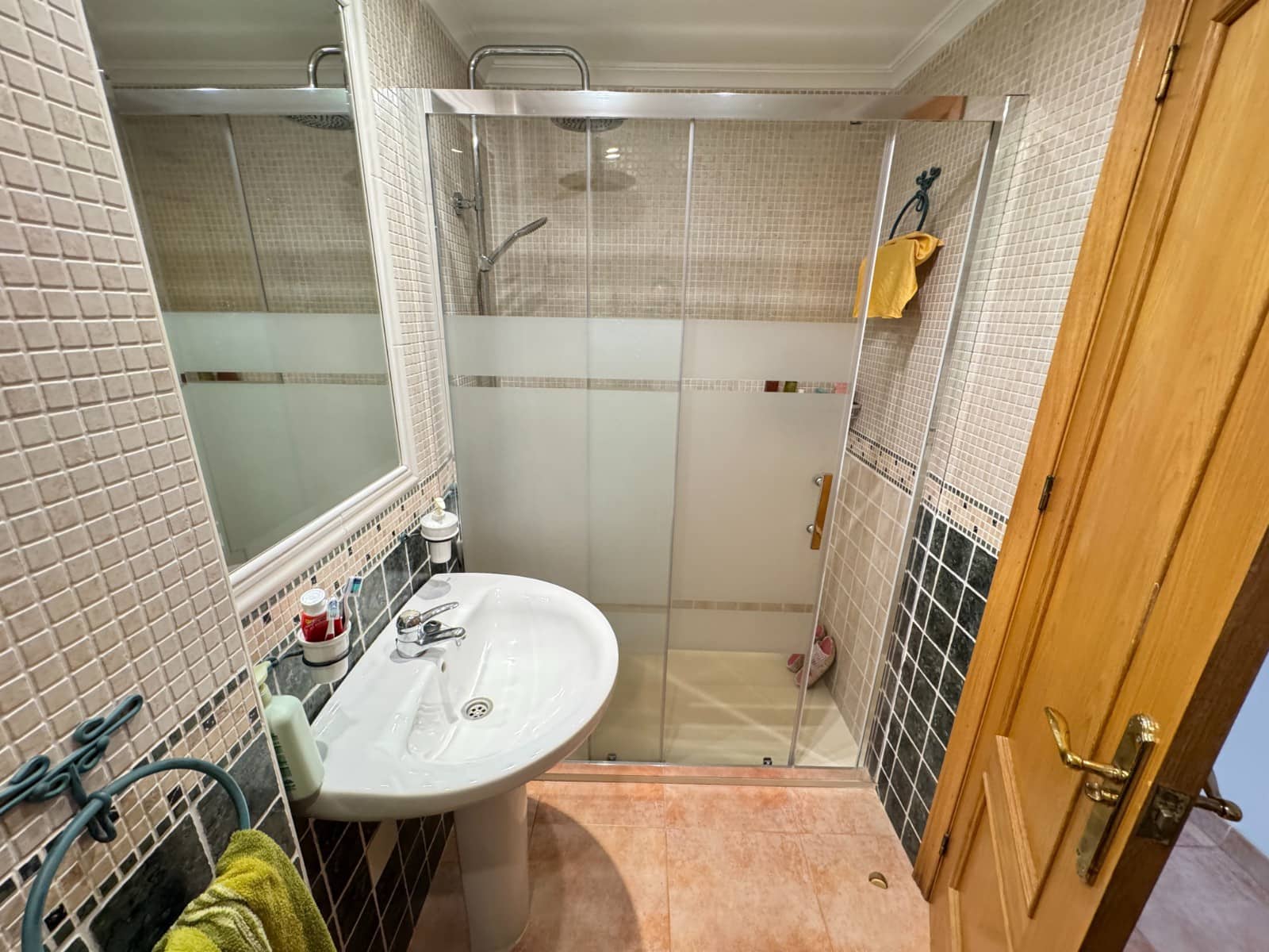 2 bedroom Apartment for sale in Guardamar del Segura with garage - € 190,000 (Ref: 9937331)