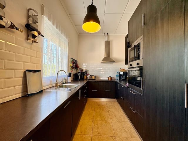 3 soveværelse Finca/Landehus til salg i Dolores med swimmingpool - € 320.000 (Ref: 9950660)