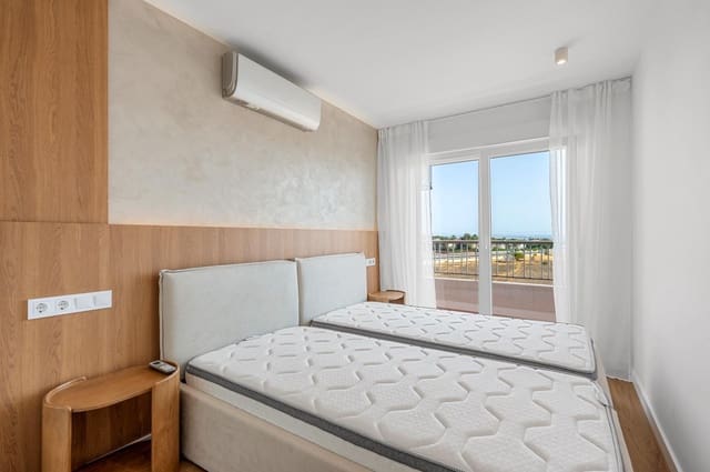Apartamento de 2 habitaciones en Punta Prima, Torrevieja en venta con piscina - 225.000 € (Ref: 9976505)
