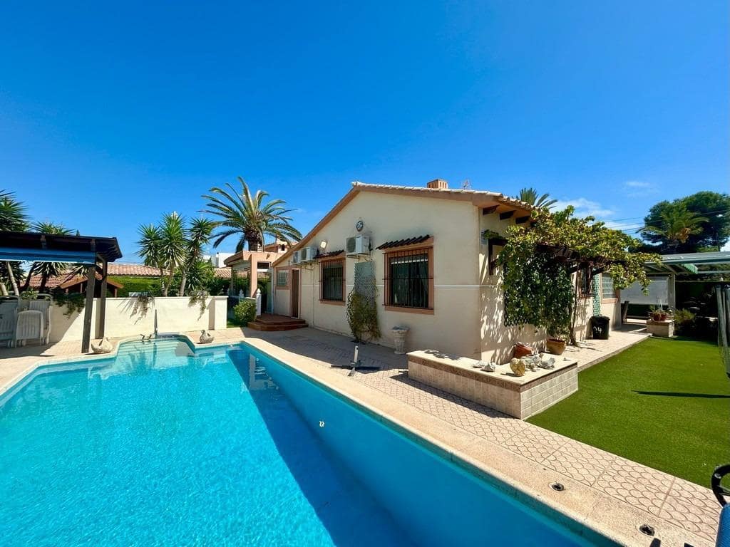 3 slaapkamer Villa te koop in Cabo Roig met zwembad - € 790.000 (Ref: 9989401)