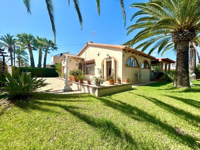 Chalet de 3 habitaciones en Cabo Roig, Orihuela en venta con piscina - 790.000 € (Ref: 9989401)