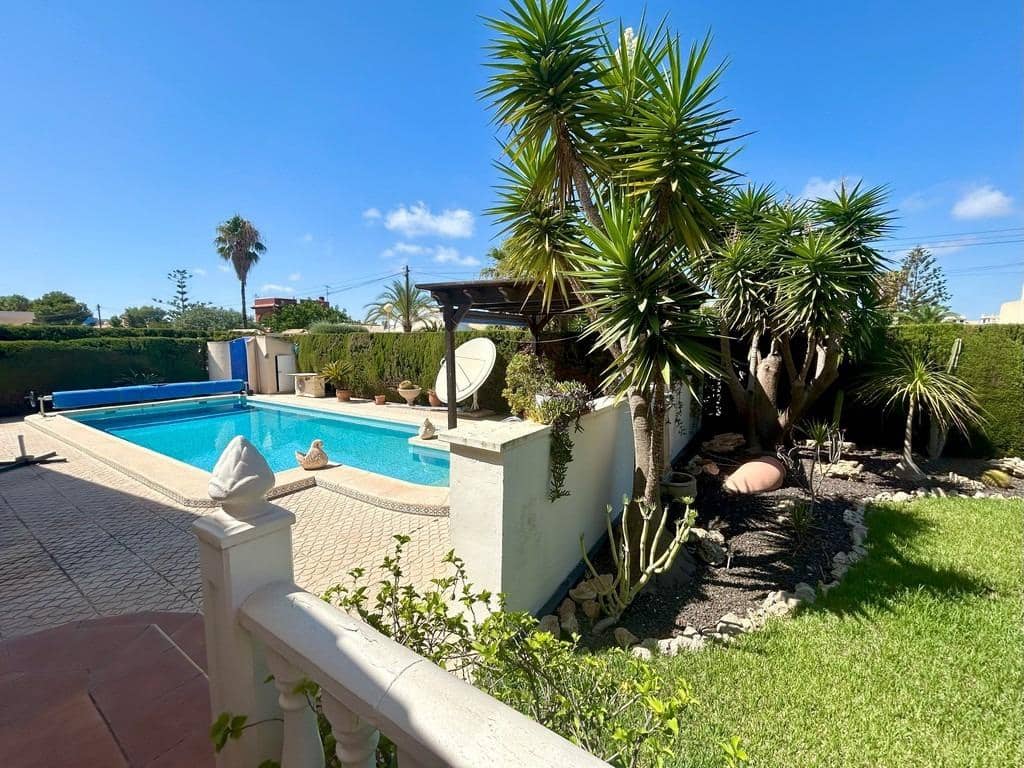 3 slaapkamer Villa te koop in Cabo Roig met zwembad - € 790.000 (Ref: 9989401)