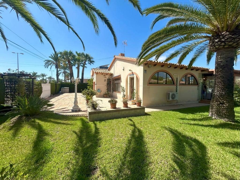 3 slaapkamer Villa te koop in Cabo Roig met zwembad - € 790.000 (Ref: 9989401)