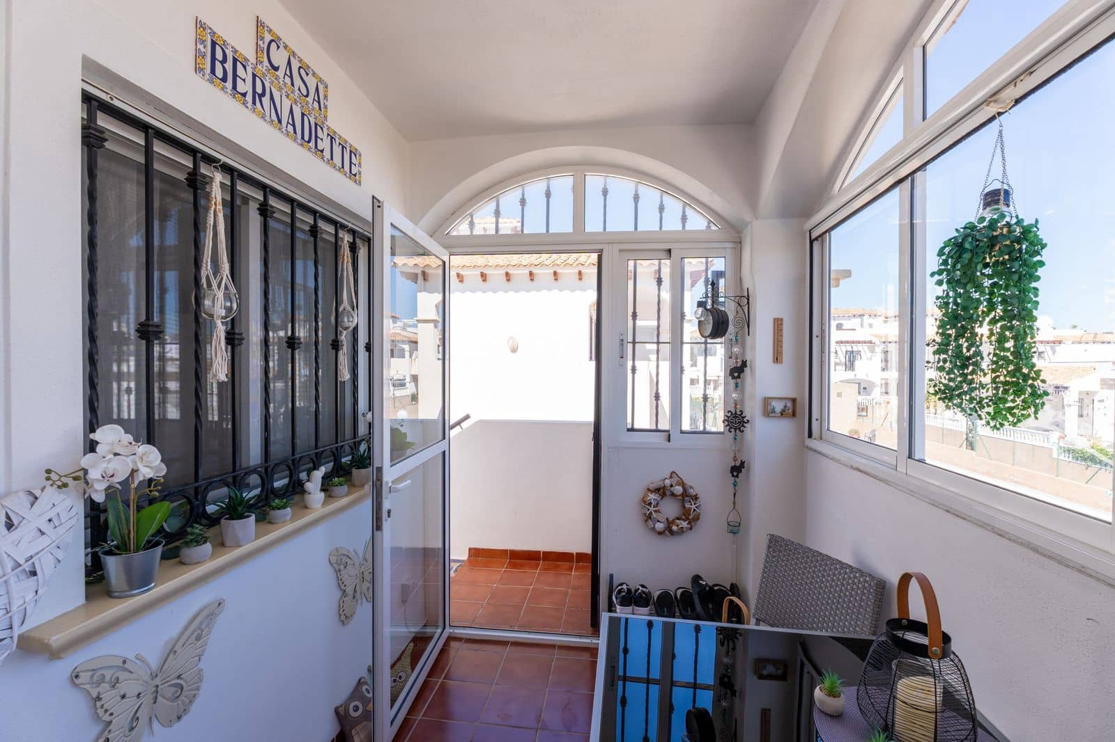 2 makuuhuone Omakotitalo myytävänä paikassa Orihuela Costa mukana uima-altaan - 189 500 € (Ref: 9991908)