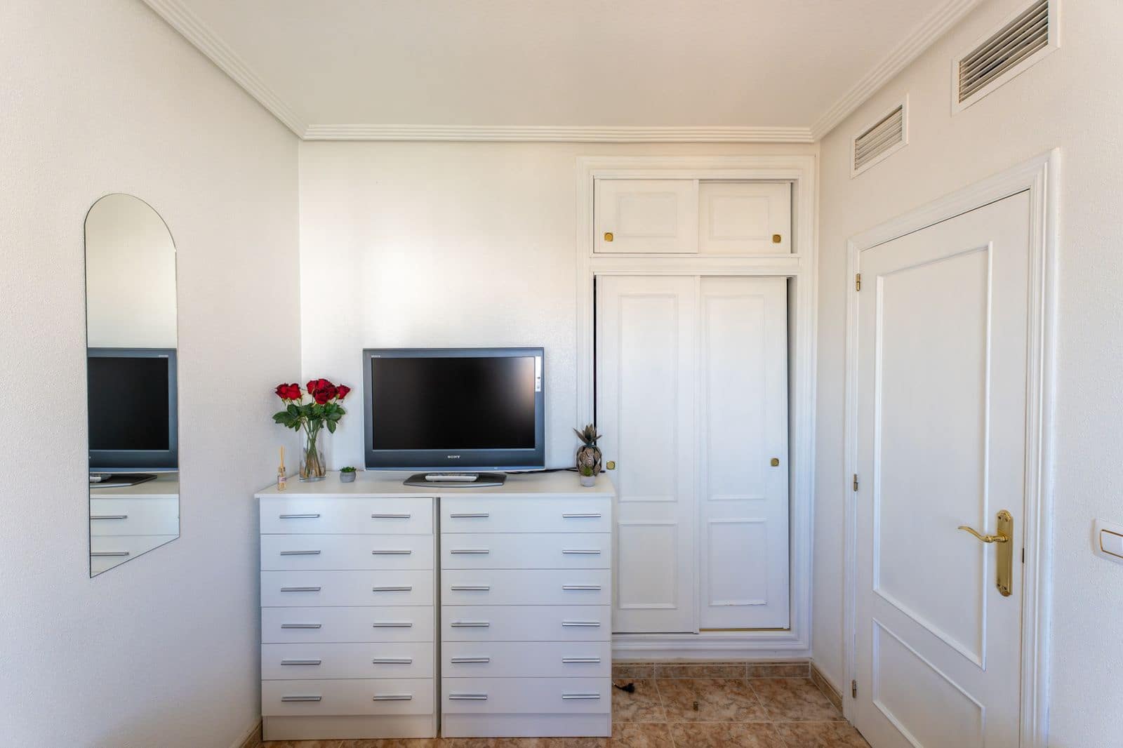 2 makuuhuone Omakotitalo myytävänä paikassa Orihuela Costa mukana uima-altaan - 189 500 € (Ref: 9991908)