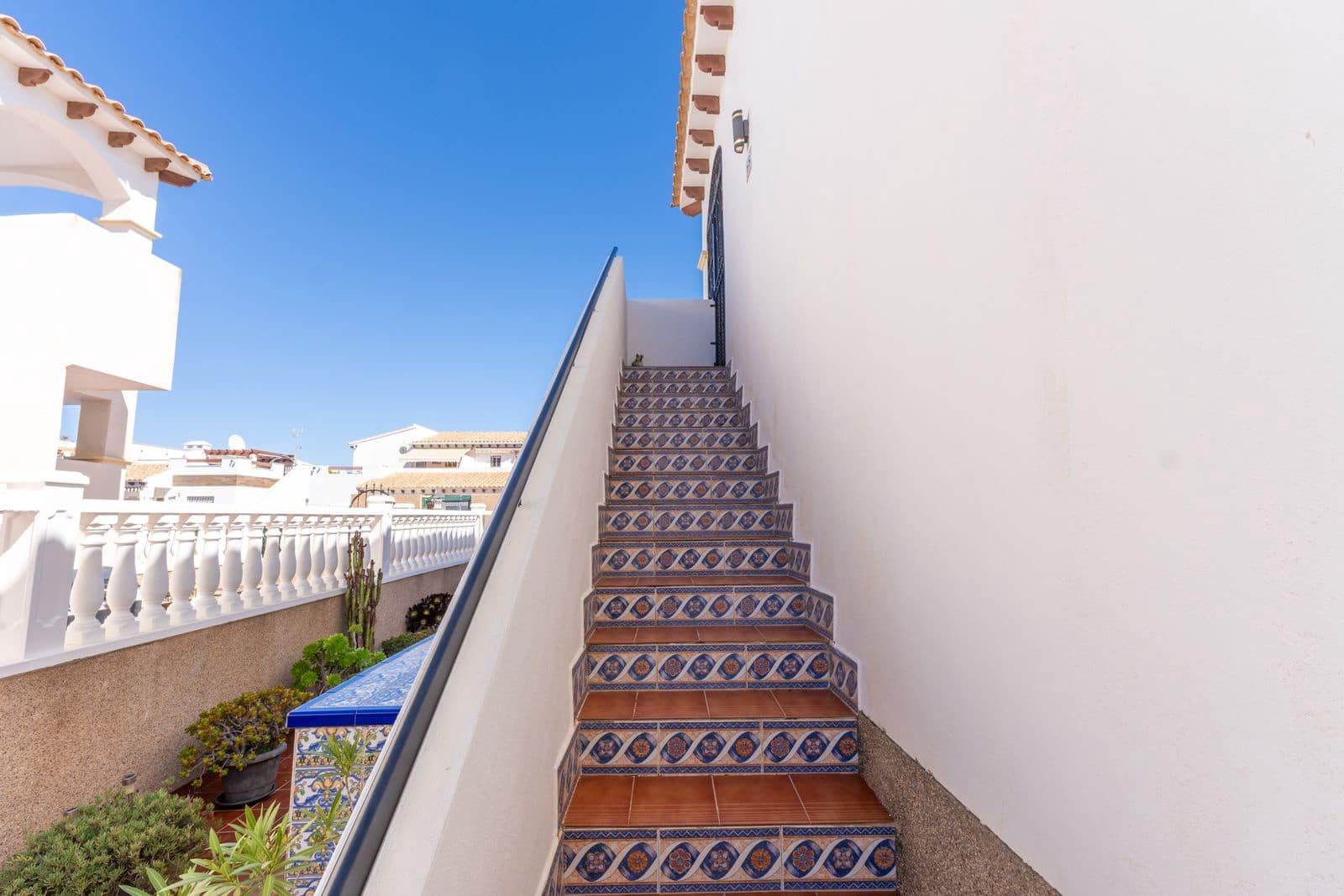 2 makuuhuone Omakotitalo myytävänä paikassa Orihuela Costa mukana uima-altaan - 189 500 € (Ref: 9991908)