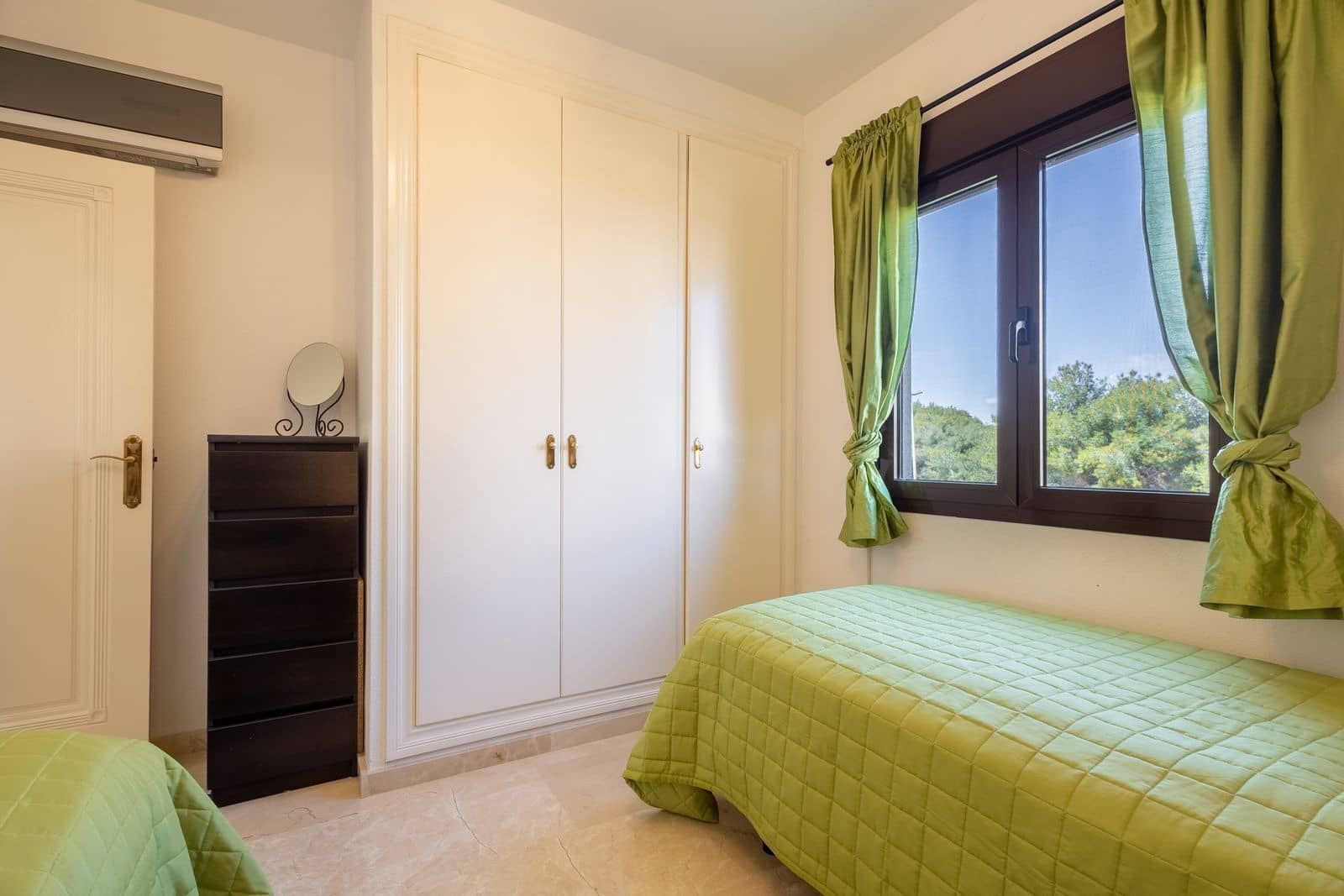 2 bedroom Apartment for sale in Villamartin - € 220,000 (Ref: 9991909)