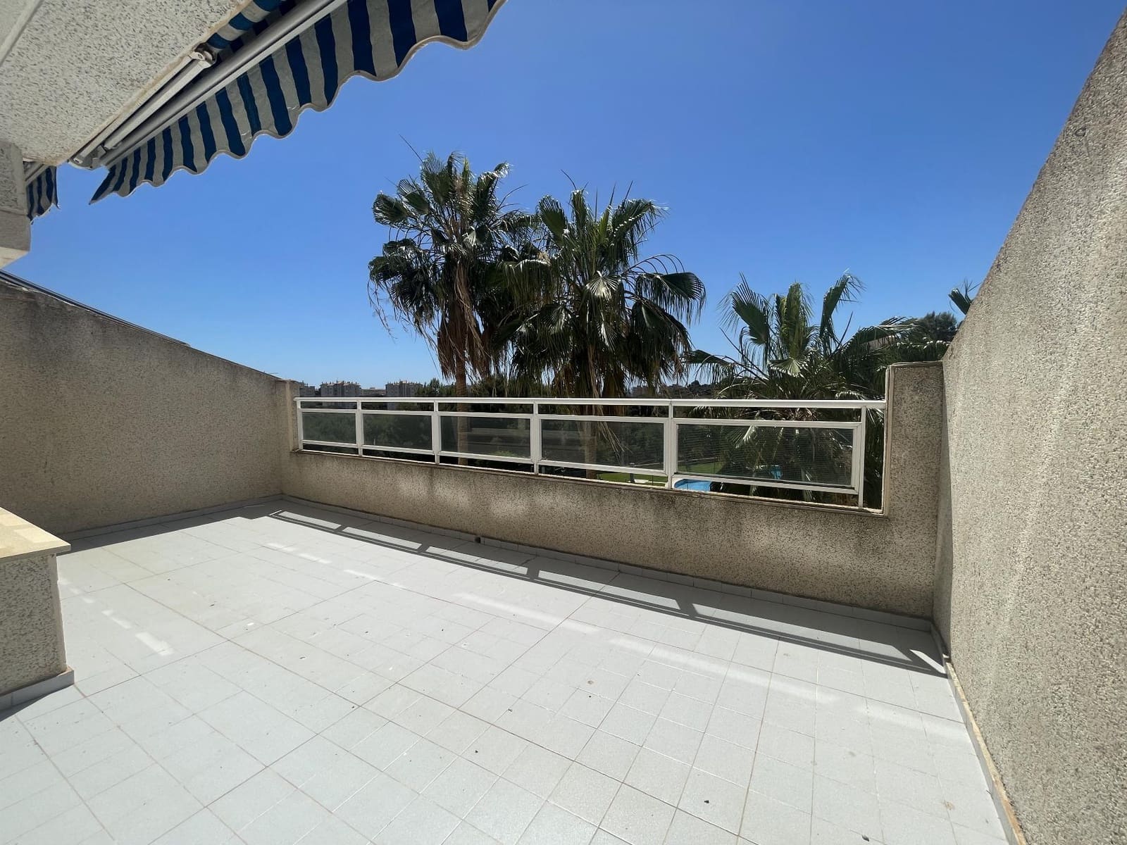 2 bedroom Apartment for sale in Dehesa de Campoamor, Orihuela with pool