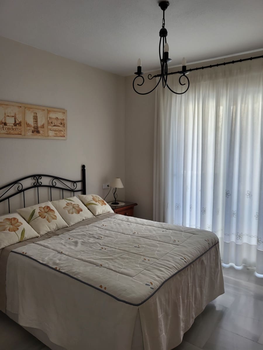 2 slaapkamer Appartement te huur in Fuengirola met zwembad - € 975 (Ref: 7372014)