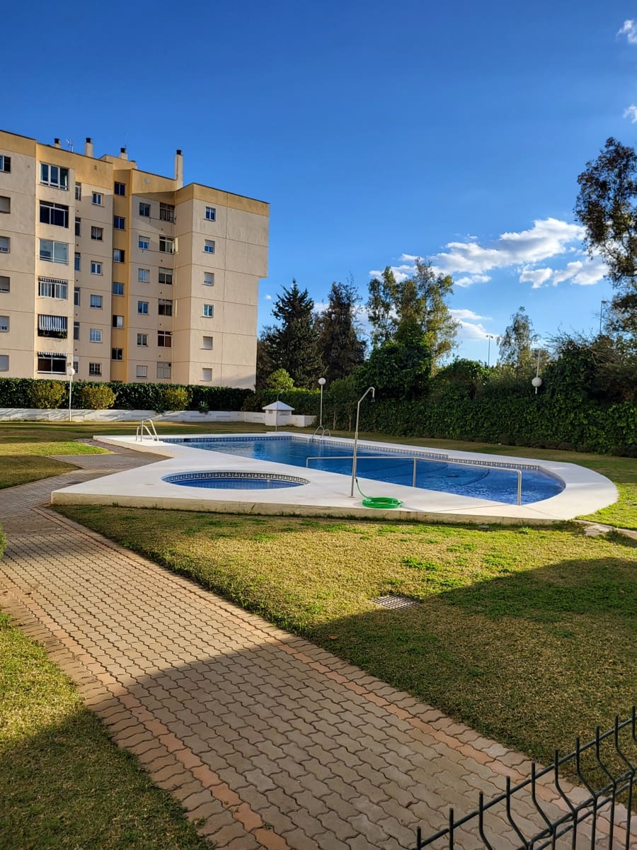 2 Zimmer Apartment zu vermieten in Fuengirola mit Pool - 975 € (Ref: 7372014)