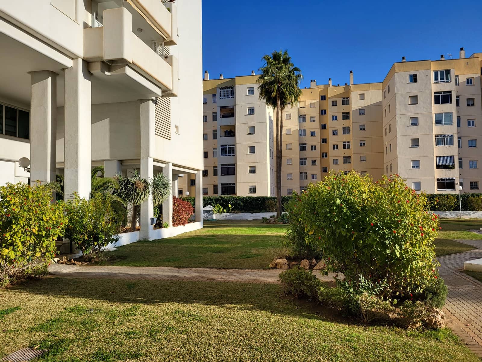 2 Zimmer Apartment zu vermieten in Fuengirola mit Pool - 975 € (Ref: 7372014)