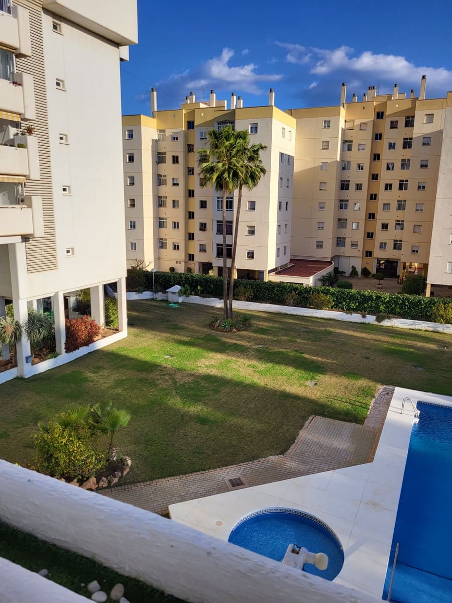 2 Zimmer Apartment zu vermieten in Fuengirola mit Pool - 975 € (Ref: 7372014)