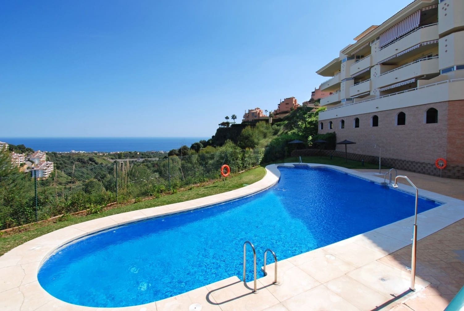 2 bedroom Apartment for rent in Calahonda with pool garage - € 1,400 (Ref: 8253241)