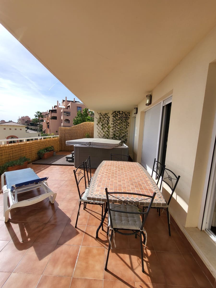 2 bedroom Apartment for rent in Calahonda with pool garage - € 1,400 (Ref: 8253241)
