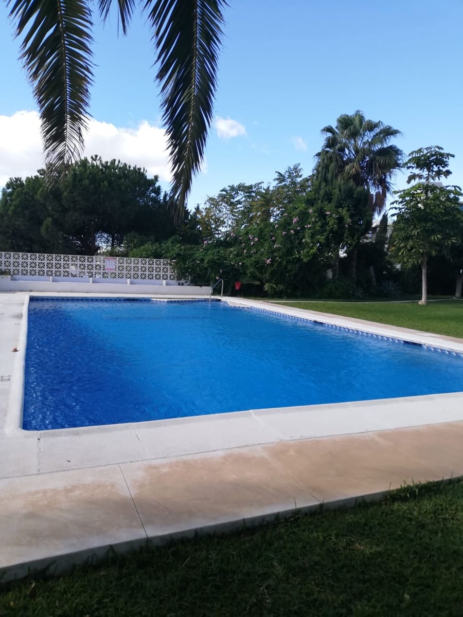 1 soveværelse Lejlighed til leje i Fuengirola med swimmingpool garage - € 800 (Ref: 9411299)