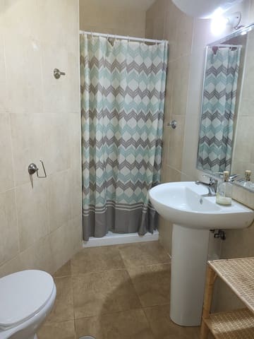 1 soveværelse Lejlighed til leje i Castillo Sohail, Fuengirola med swimmingpool garage - € 800 (Ref: 9411299)