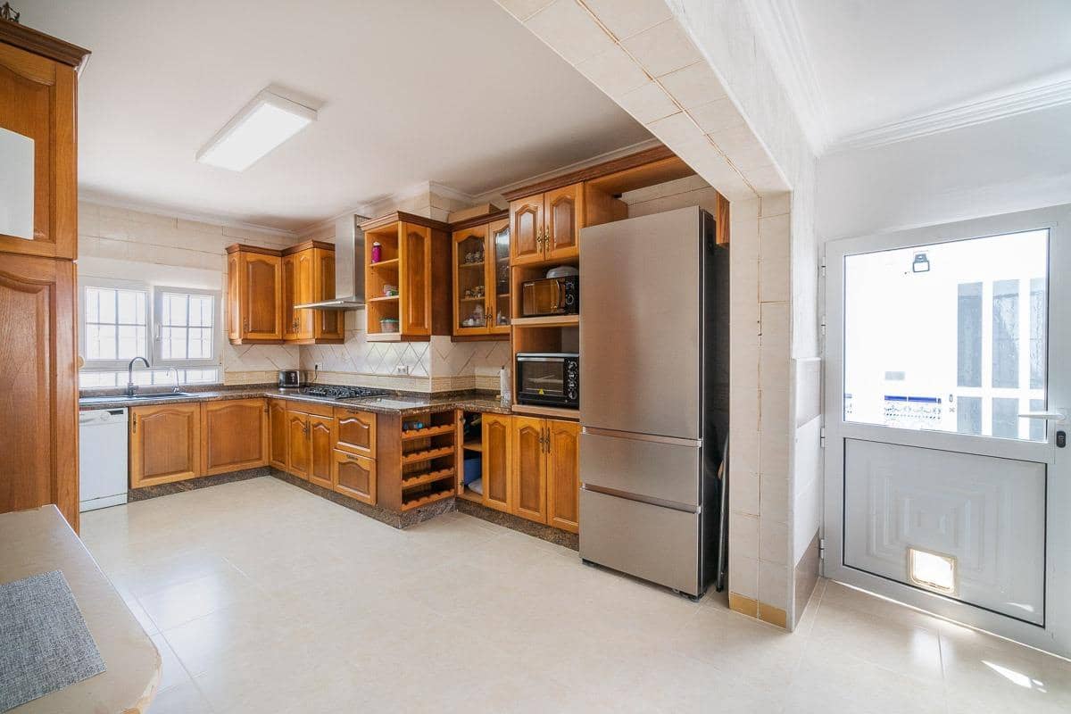 4 soverom Villa til salgs i Torrevieja med svømmebasseng garasje - € 530 000 (Ref: 10009254)