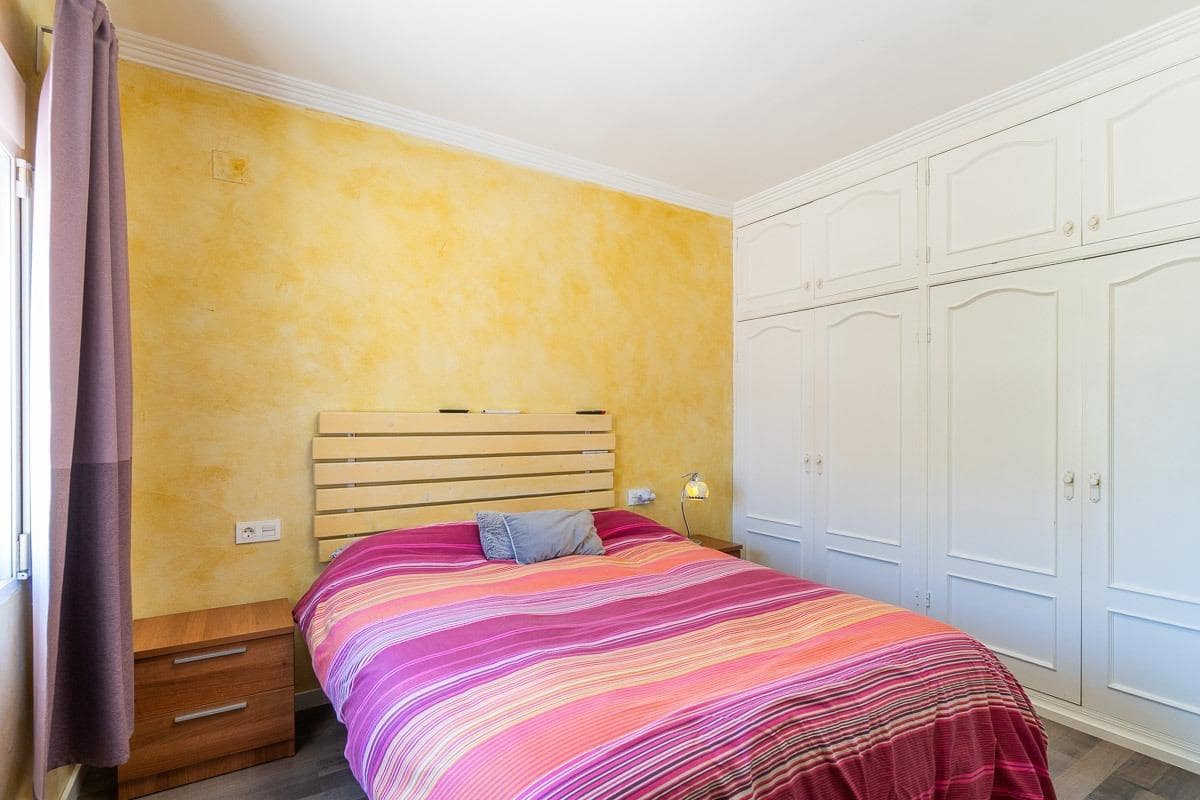 4 soverom Villa til salgs i Torrevieja med svømmebasseng garasje - € 530 000 (Ref: 10009254)