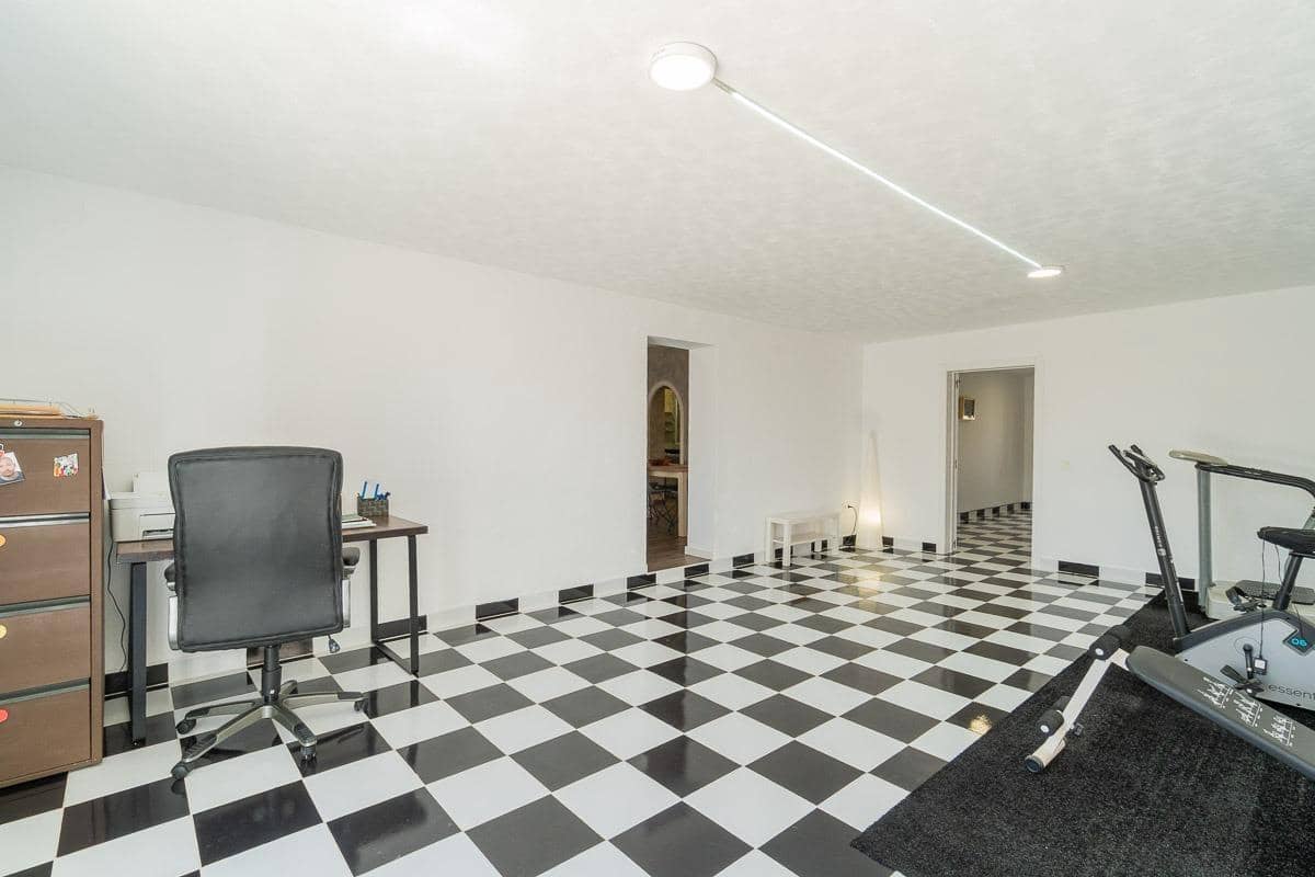 4 soverom Villa til salgs i Torrevieja med svømmebasseng garasje - € 530 000 (Ref: 10009254)