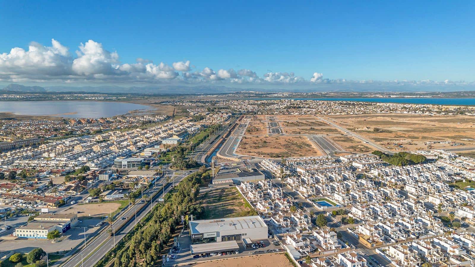 4 soverom Villa til salgs i Torrevieja med svømmebasseng garasje - € 530 000 (Ref: 10009254)