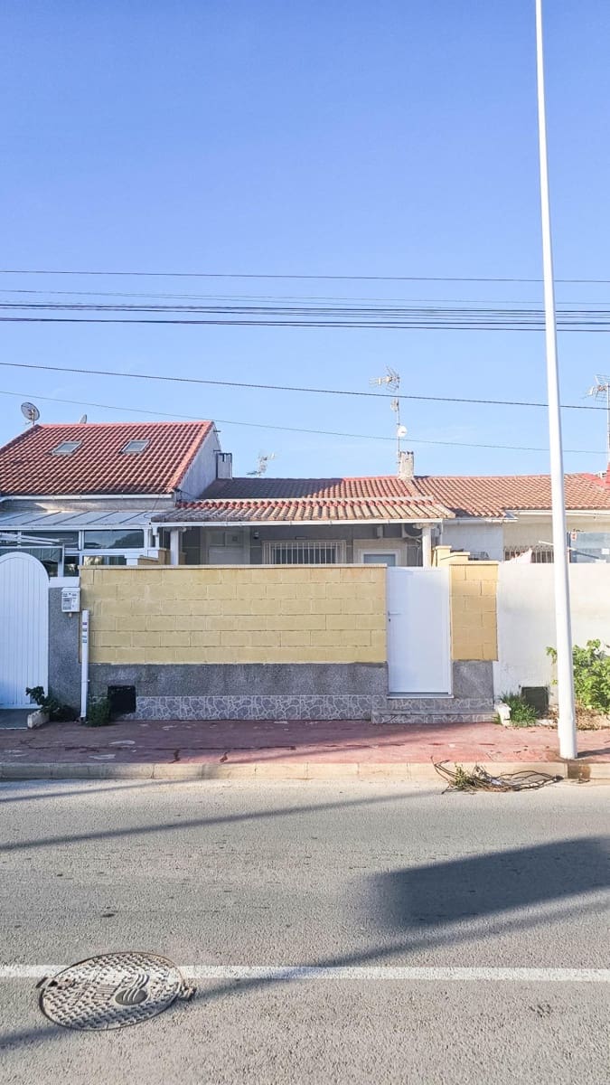 2 slaapkamer Rijtjeshuis te koop in El Limonar met zwembad - € 125.000 (Ref: 10015763)