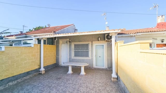 2 slaapkamer Rijtjeshuis te koop in El Limonar, Torrevieja met zwembad - € 125.000 (Ref: 10015763)