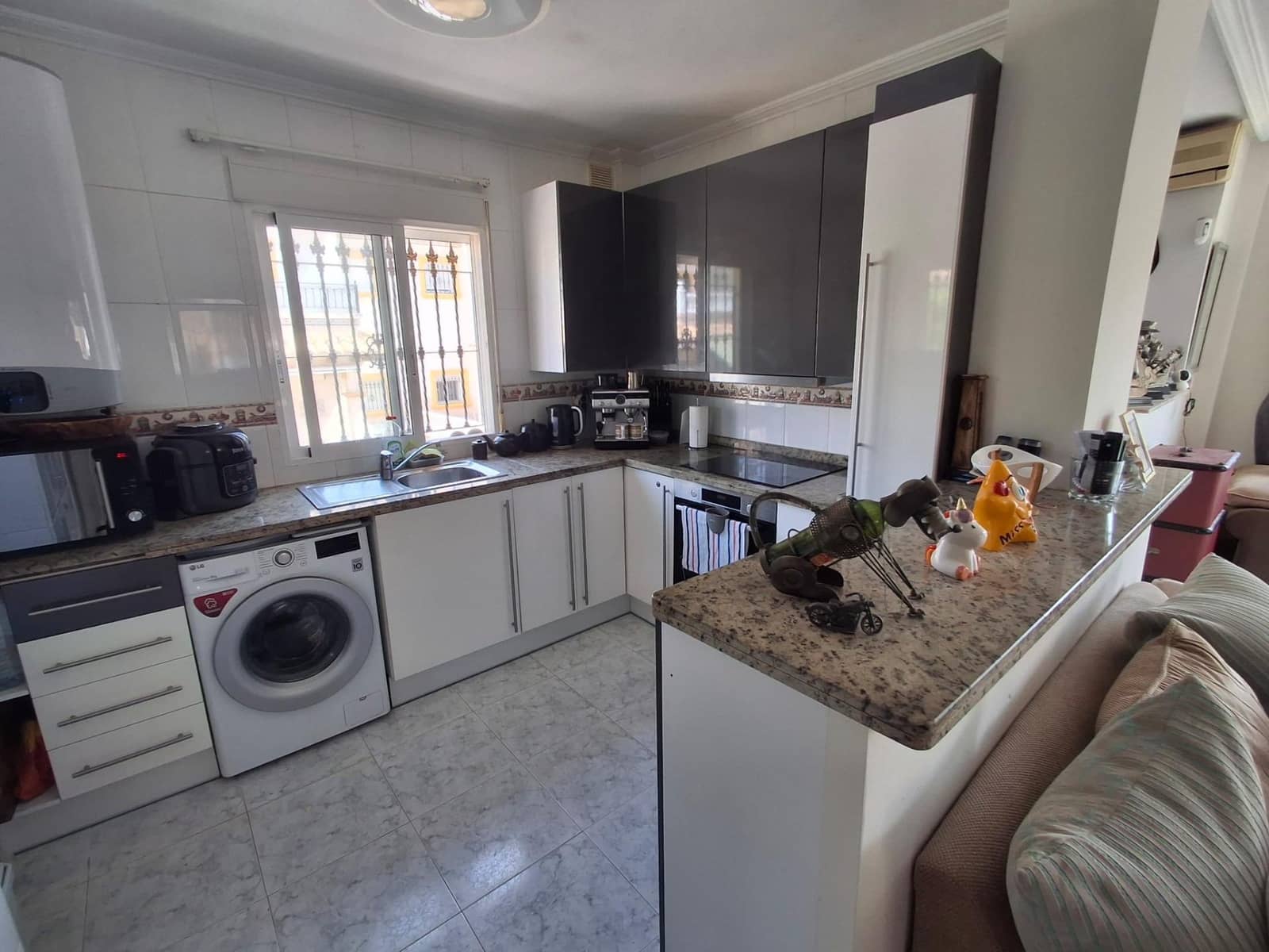 4 chambre Villa/Maison à vendre à Filipinas avec piscine garage - 390 000 € (Ref: 10017659)