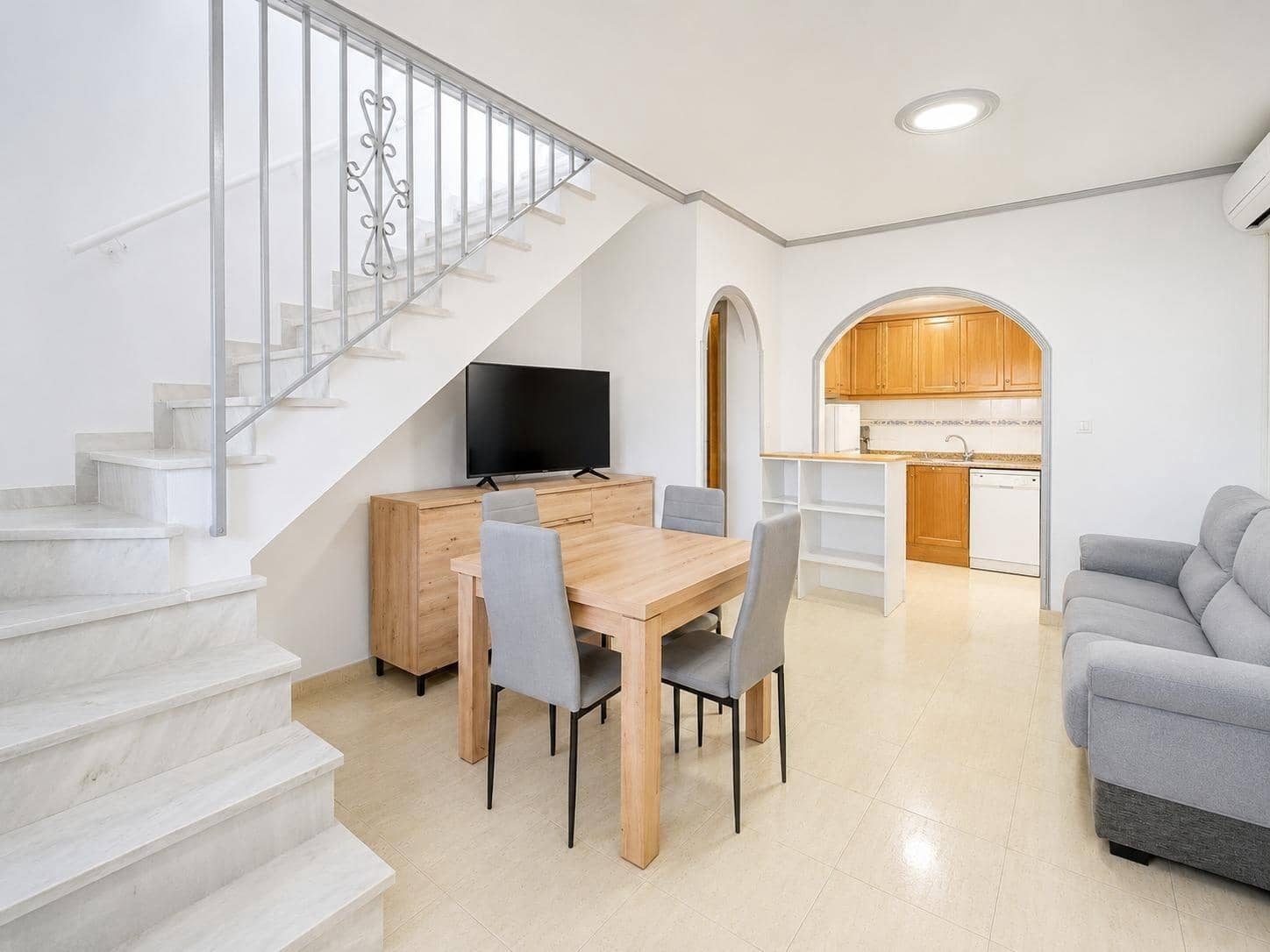 3 sypialnia Dom szeregowy na sprzedaż w Torrevieja z basenem - 224 999 € (Ref: 10031962)
