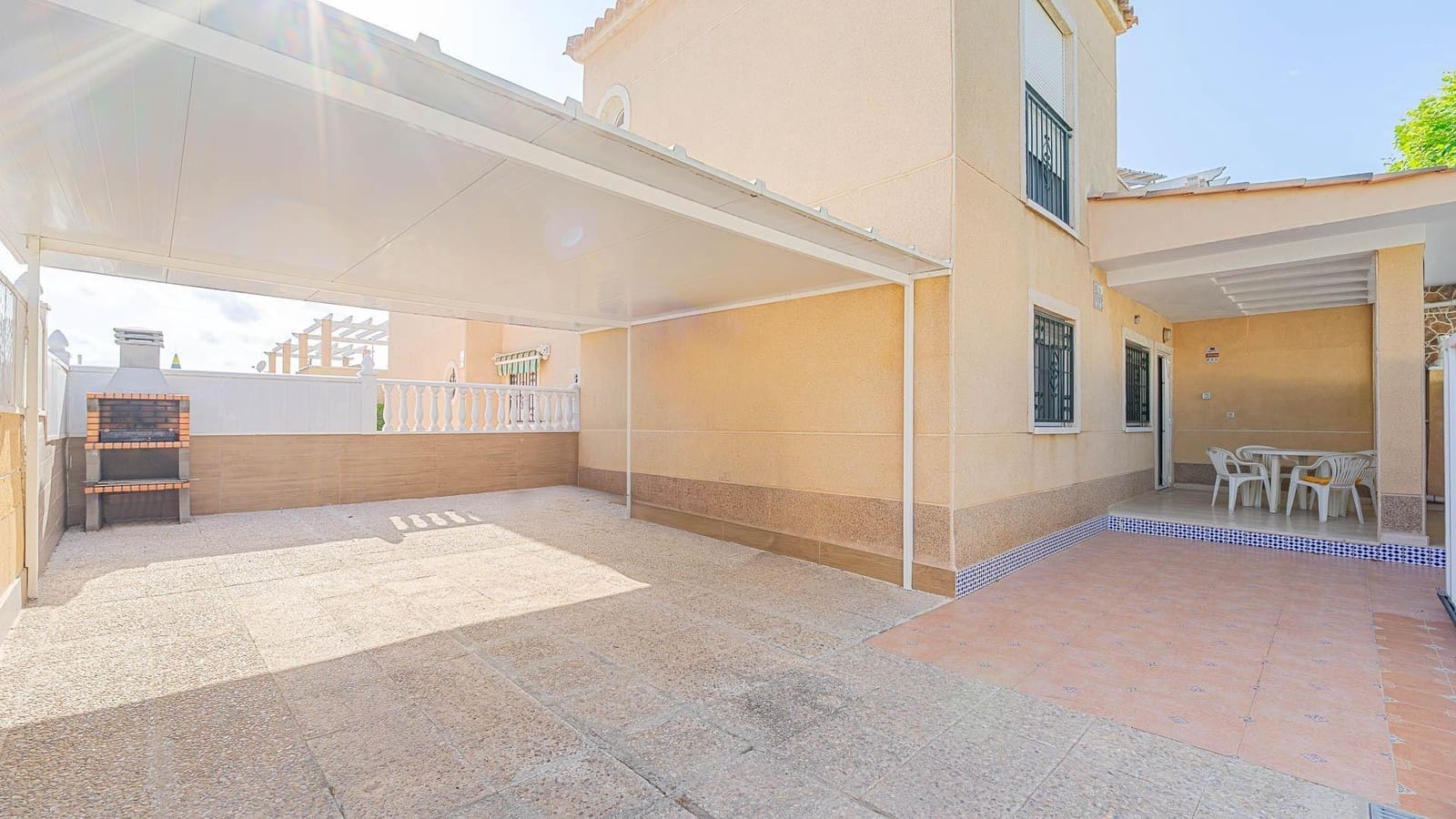 3 sypialnia Dom szeregowy na sprzedaż w Torrevieja z basenem - 224 999 € (Ref: 10031962)