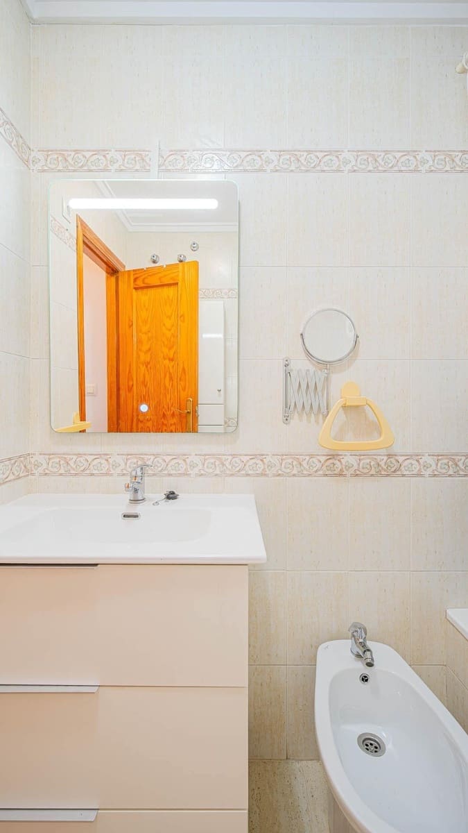 3 sypialnia Dom szeregowy na sprzedaż w Torrevieja z basenem - 224 999 € (Ref: 10031962)
