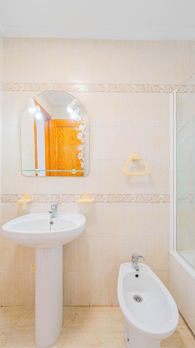 3 sypialnia Dom szeregowy na sprzedaż w Torrevieja z basenem - 224 999 € (Ref: 10031962)