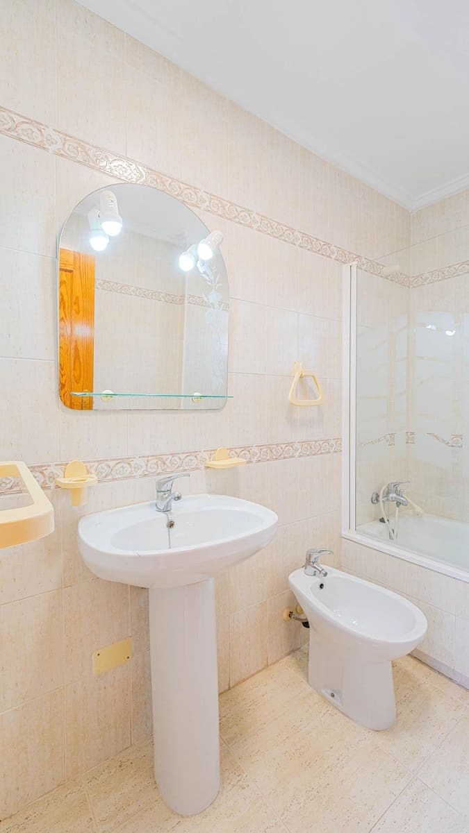 3 sypialnia Dom szeregowy na sprzedaż w Torrevieja z basenem - 224 999 € (Ref: 10031962)