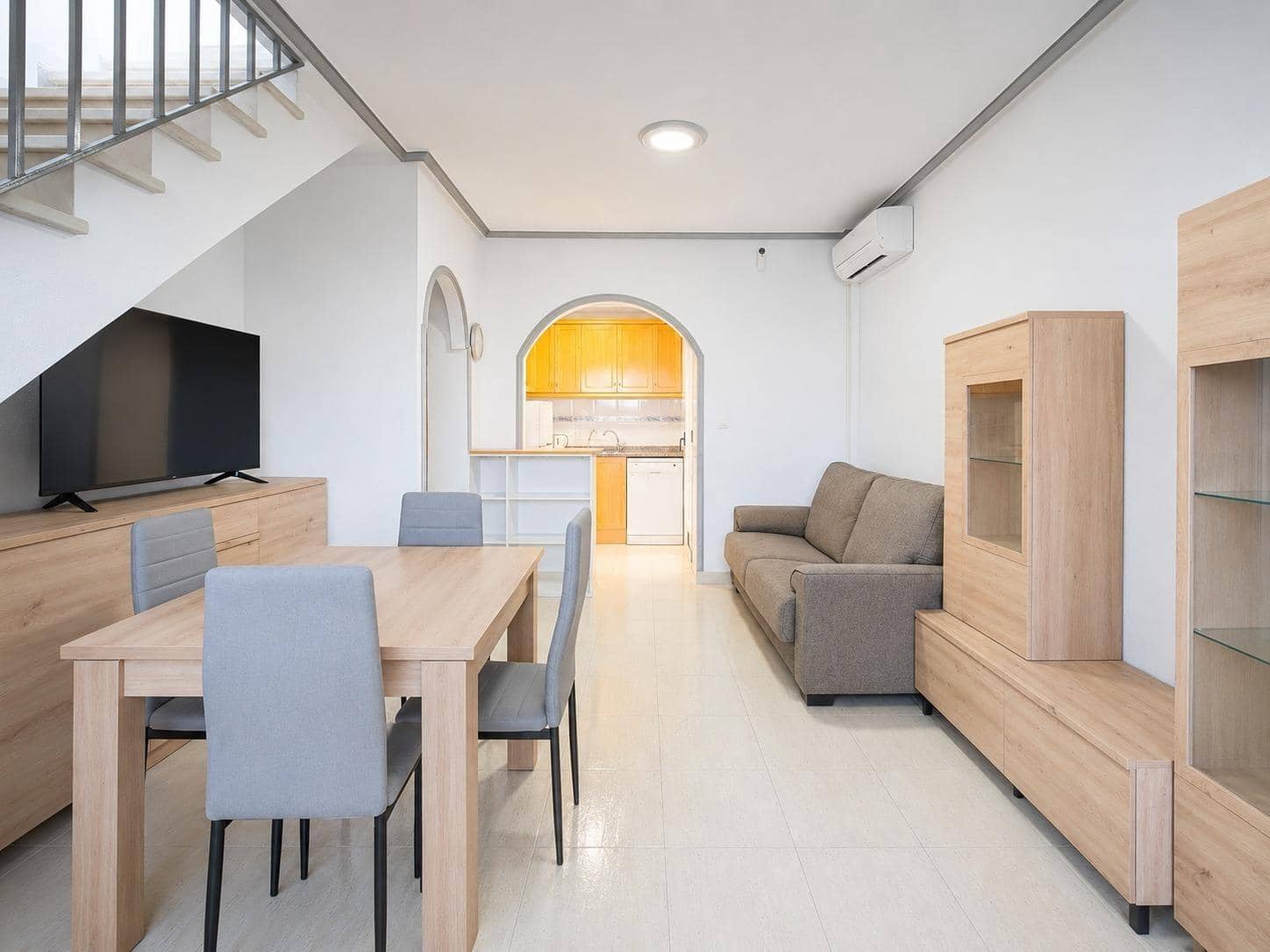 3 sypialnia Dom szeregowy na sprzedaż w Torrevieja z basenem - 224 999 € (Ref: 10031962)
