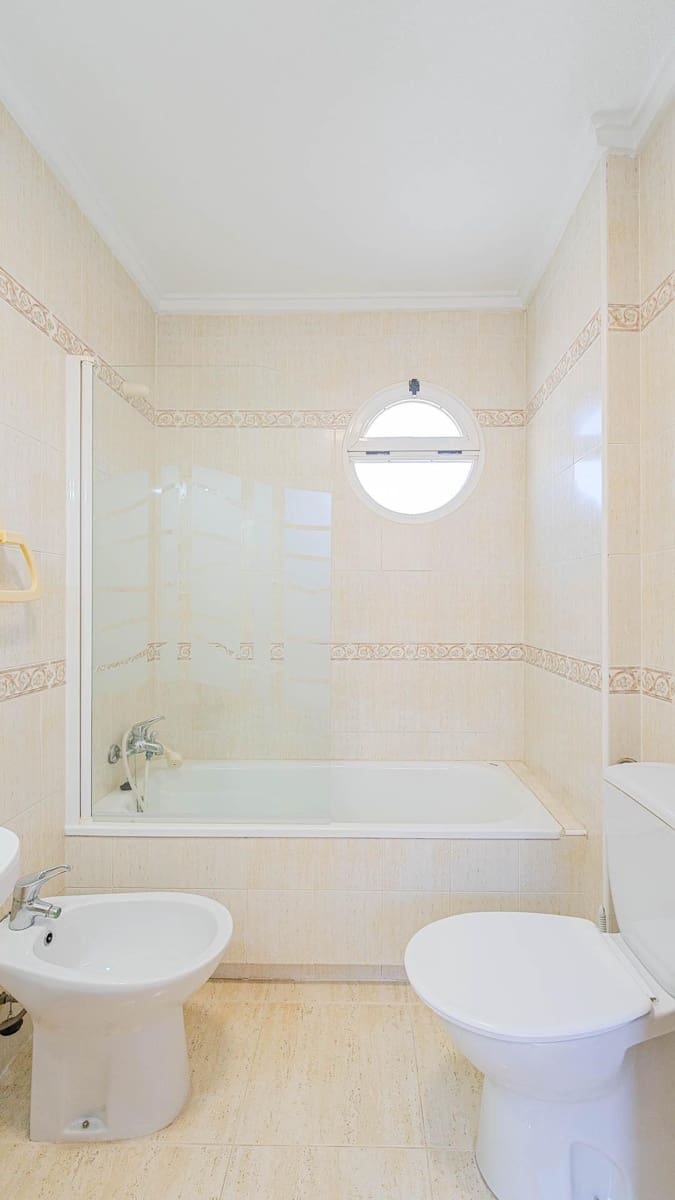 3 sypialnia Dom szeregowy na sprzedaż w Torrevieja z basenem - 224 999 € (Ref: 10031962)