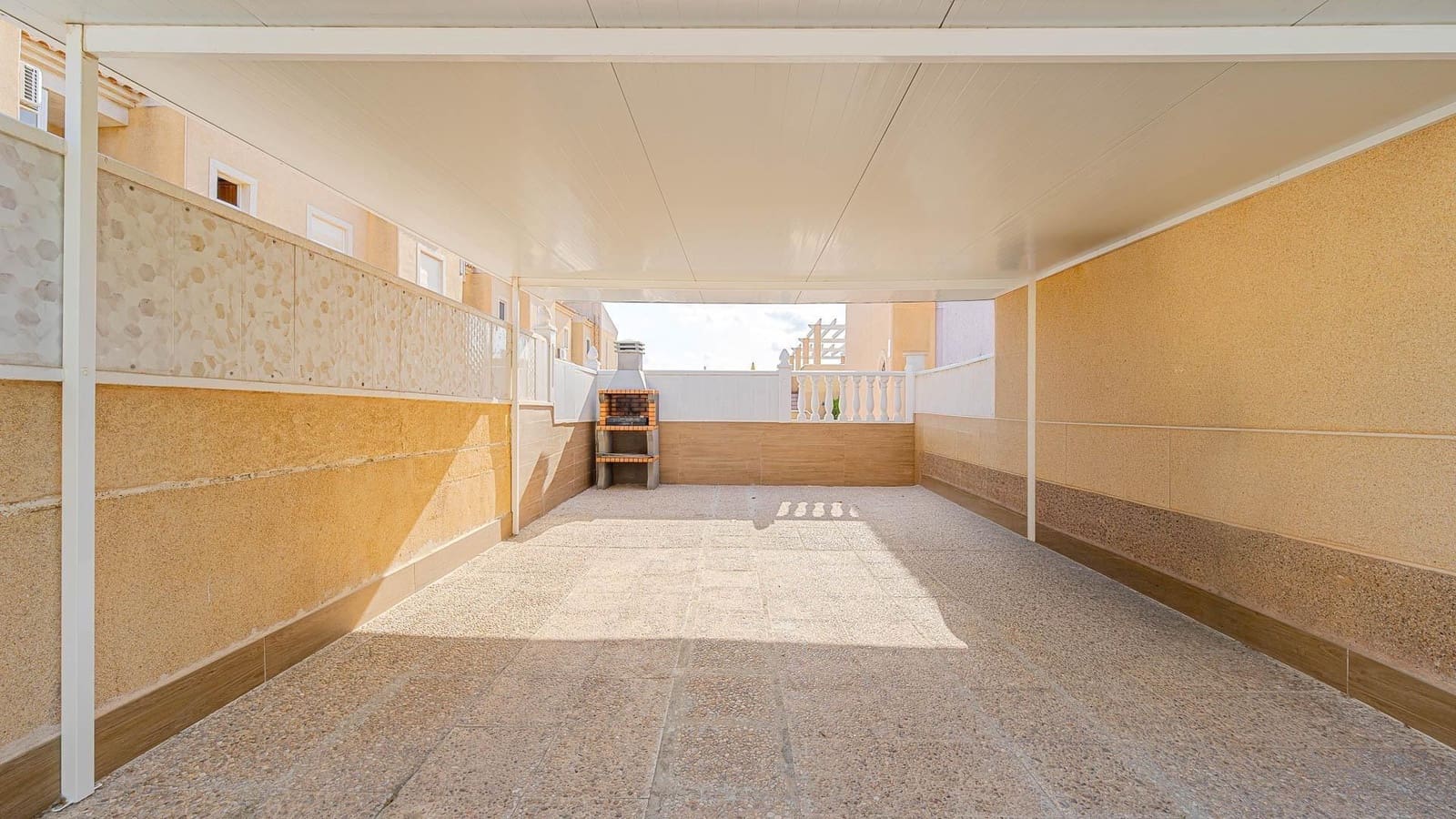 3 sypialnia Dom szeregowy na sprzedaż w Torrevieja z basenem - 224 999 € (Ref: 10031962)