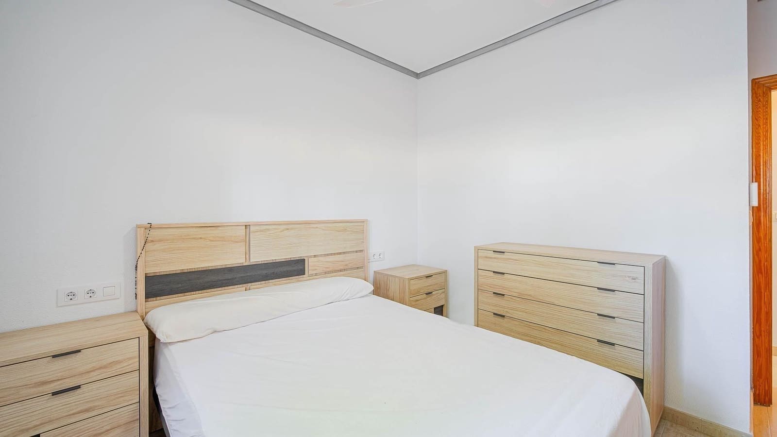 3 sypialnia Dom szeregowy na sprzedaż w Torrevieja z basenem - 224 999 € (Ref: 10031962)