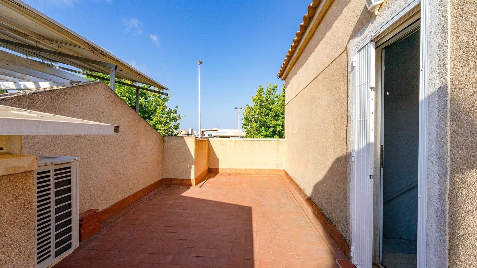 3 sypialnia Dom szeregowy na sprzedaż w Torrevieja z basenem - 224 999 € (Ref: 10031962)