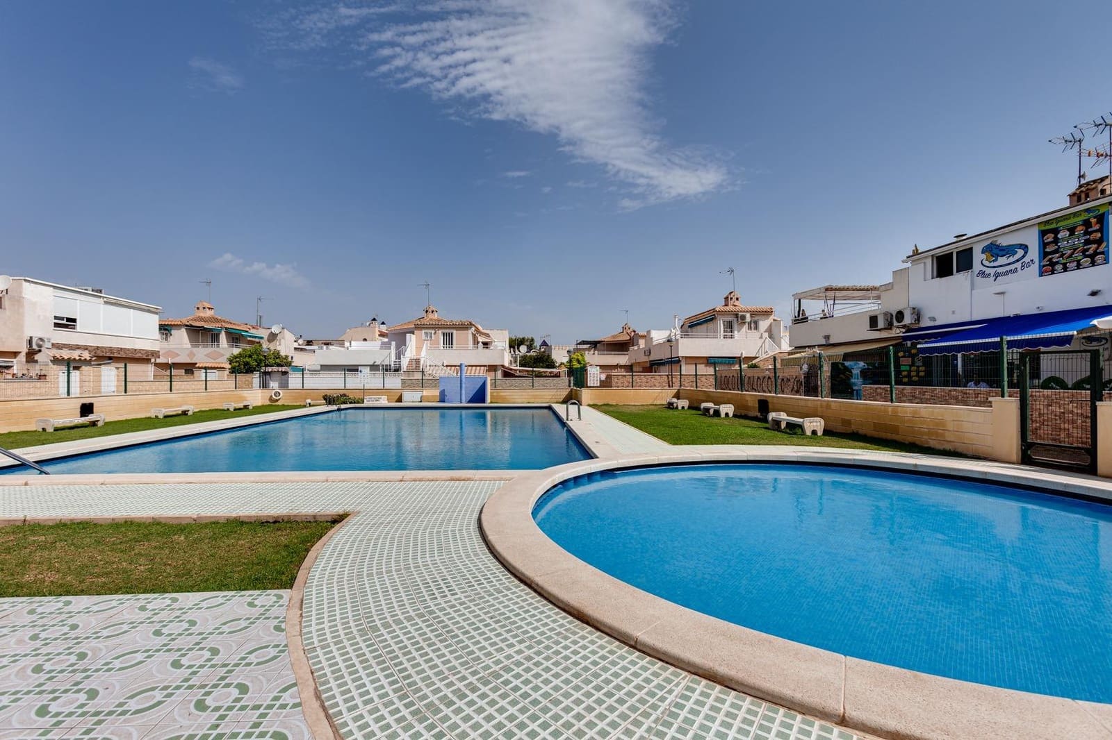 3 bedroom Terraced Villa for sale in Torrevieja with pool - € 169,990 (Ref: 10043193)