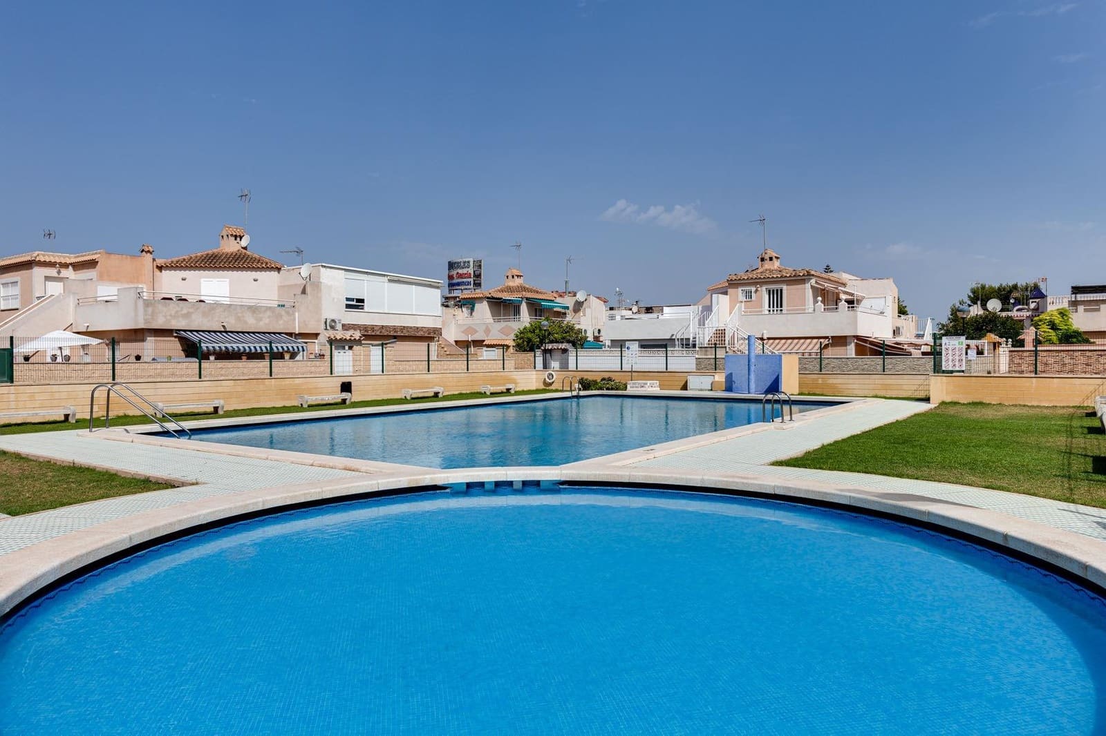 3 bedroom Terraced Villa for sale in Torrevieja with pool - € 169,990 (Ref: 10043193)